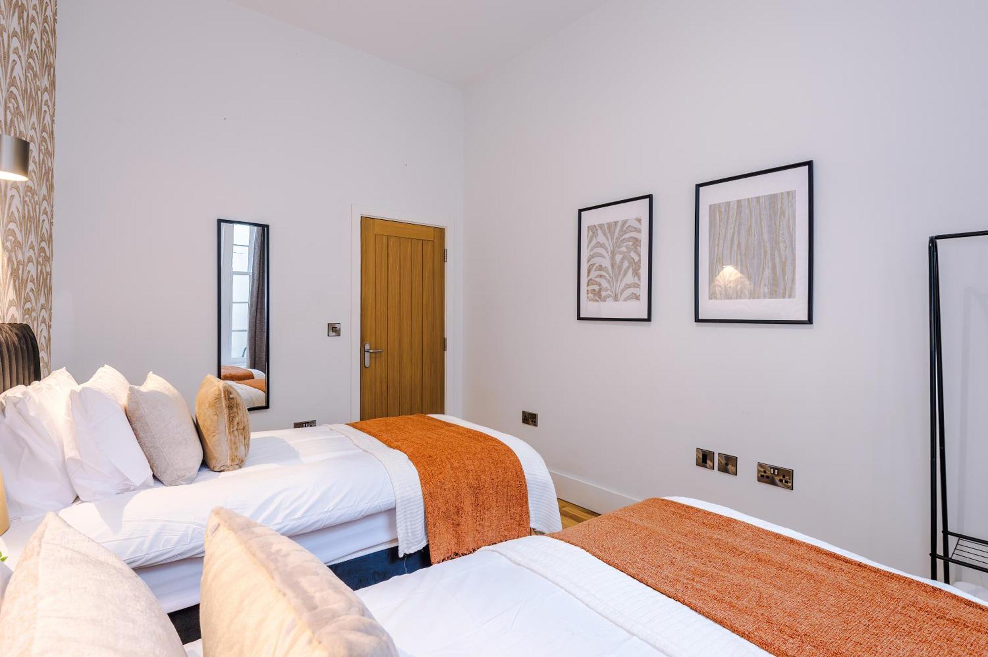 Charming 2 Bed In - Sleeps 6 *